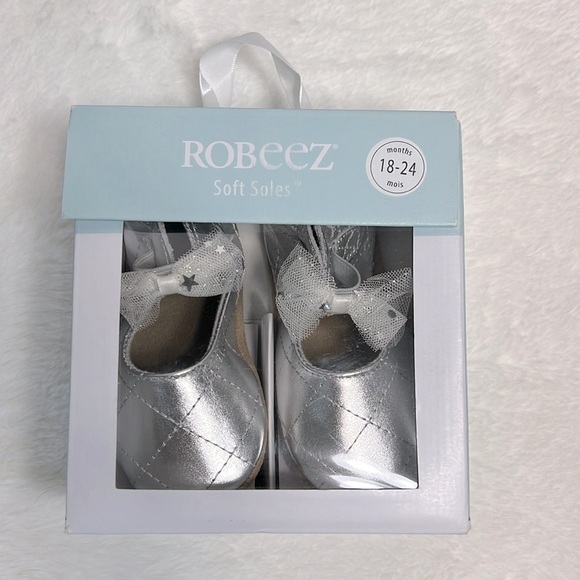 Robeez Other - Robeez Girl's Winnie Silver Shoes size 18-24 mos New!